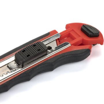 Нож канцелярский 18 мм BRAUBERG, автофиксатор, резиновые вставки, + 6 лезвий, блистер 1/1