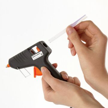 Клеевой пистолет 15Вт для стержня 7мм с выключателем BRAUBERG 1/24 (Клиент)