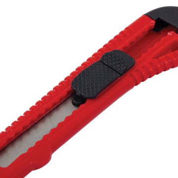 Нож канцелярский 18мм фиксатор упаковка с европодвесом STAFF EVERYDAY 1/24/576