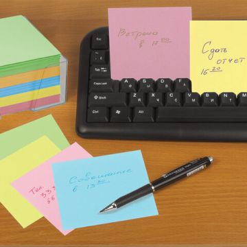 Блок для записей 9х9х5 цветной в прозр. подставке BRAUBERG 1/24